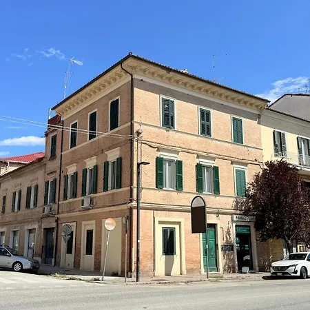 J03 - Jesi, Elegante Trilocale Vicino Al Centro Appartement *